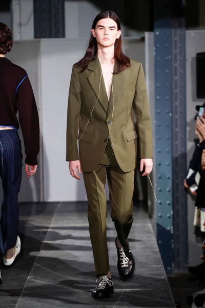 Look 19
